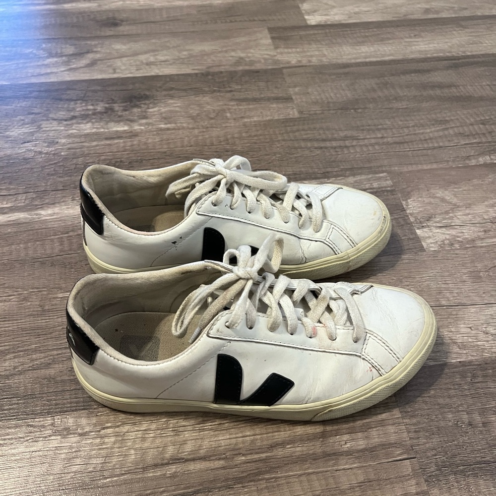 Veja Cream and White Women's Sneakers